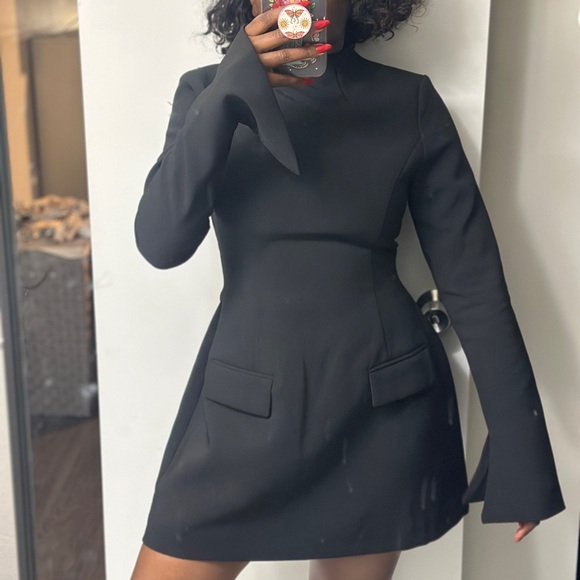 ODD MUSE THE ULTIMATE MUSE SPLIT SLEEVE MINI
DRESS - BLACK - Picture 7 of 13